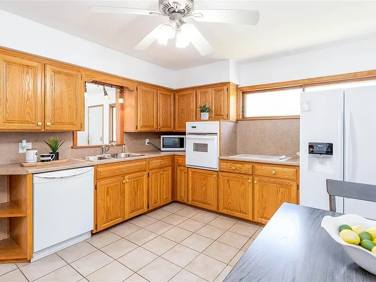 4110 Rownd St — Photo 3