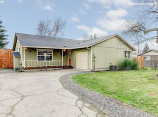 959 SE Locust St, Dundee, OR 97115