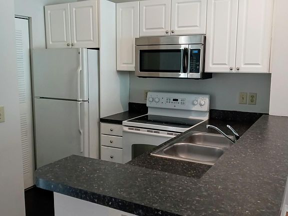 3rd image of 4211 Chatham Oak Ct APT 118