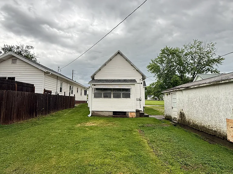 564 S Court St — Photo 17
