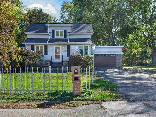 69 Stoney Beach Rd, Oshkosh, WI 54902