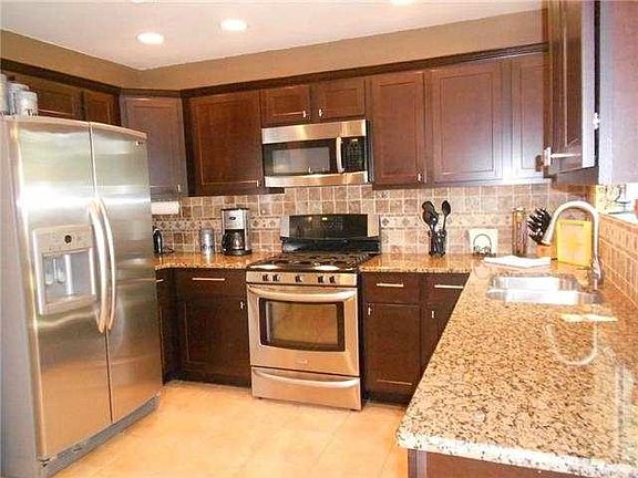 3rd image of 17011 Hickok Dr