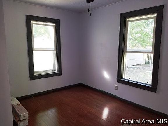 4th image of 244 Silver St