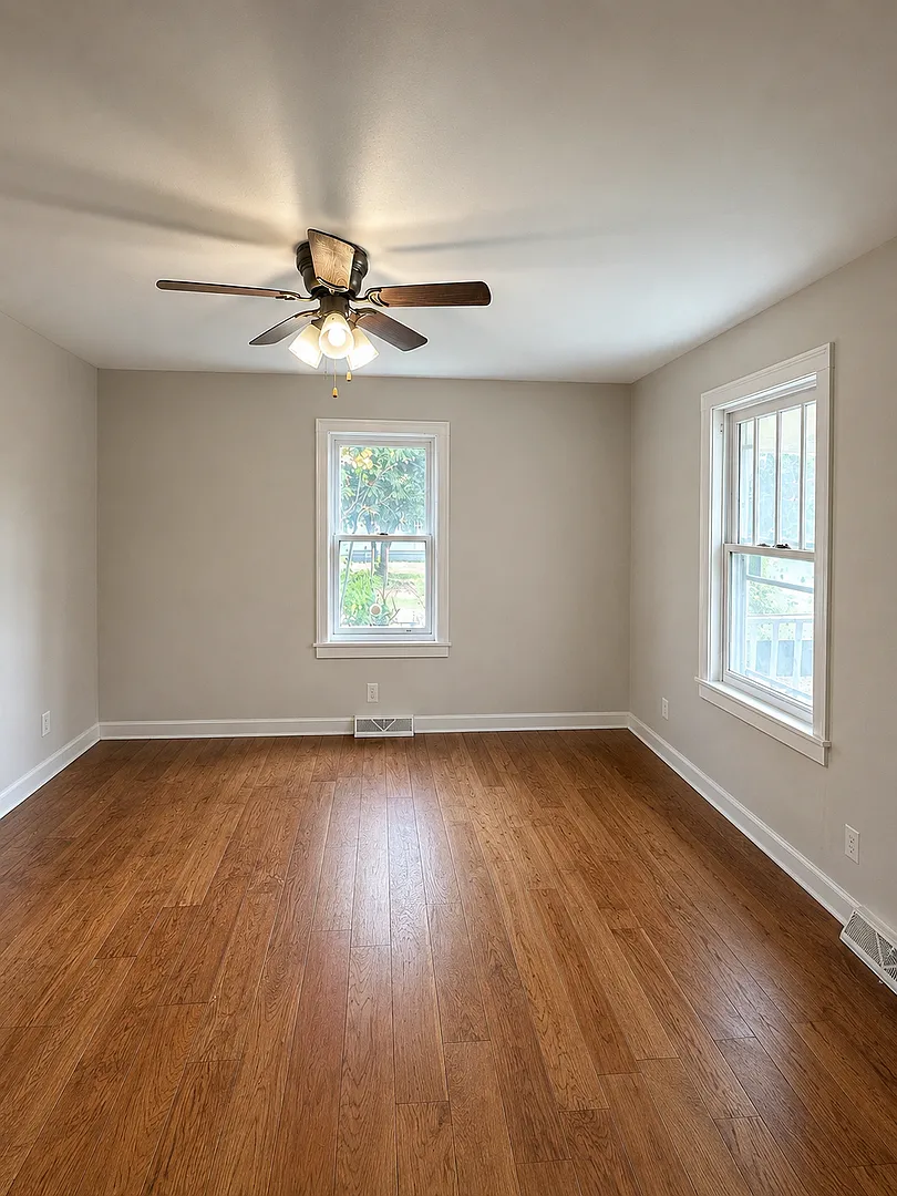 3 Bedroom/ 1.5 Bath Available Now! — Photo 3