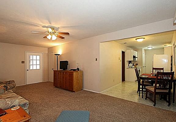 4th image of 743 Sweetbriar Dr