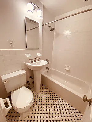 Rented by Metropolis Real Estate of Manhattan | media 13