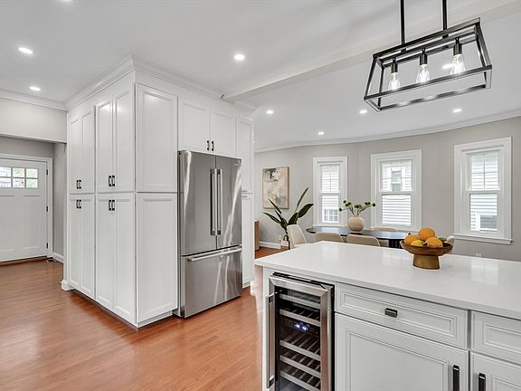 5th image of 20 Riverview St