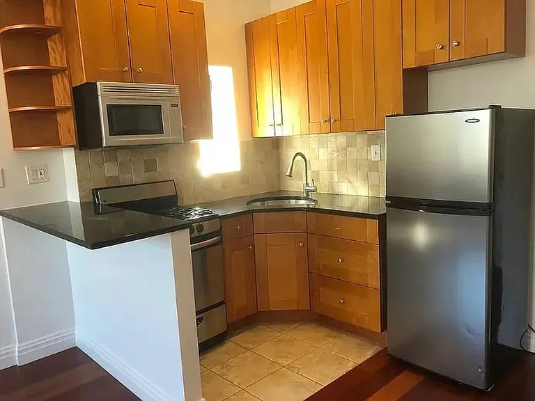 348 E 58th St #4A — Photo 3