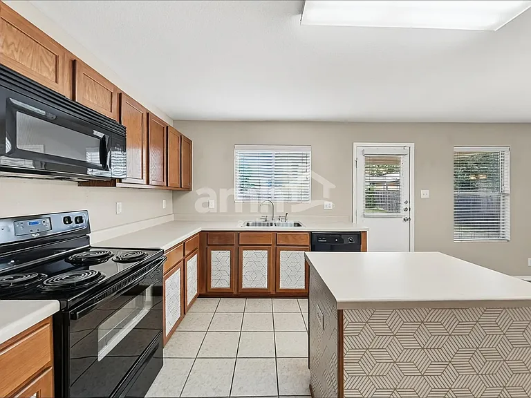 723 Rodeo Rnch — Photo 4