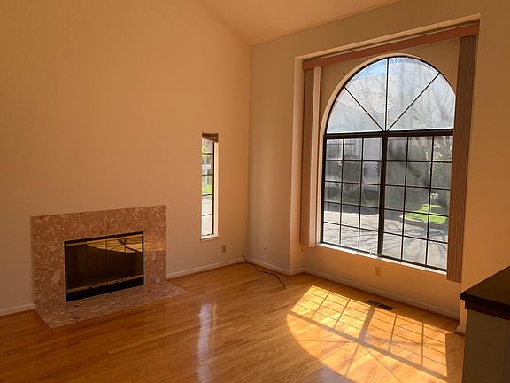 4th image of 434 Whisman Ct