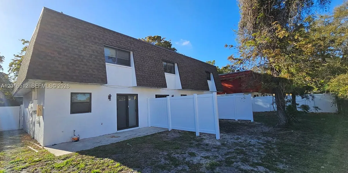 Building Photo - 2260 NW 59th Way #2