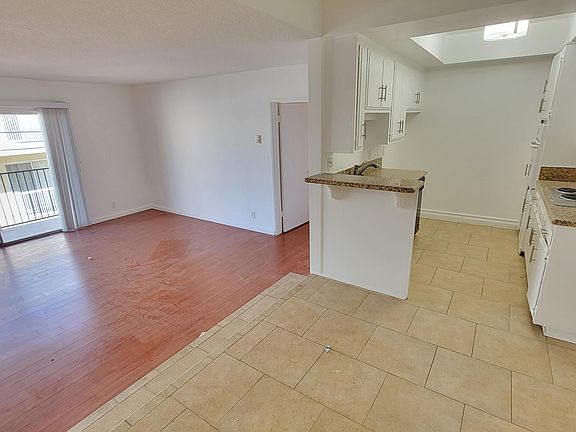 4th image of 818 S Kingsley Dr #209