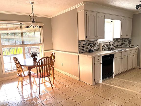 5th image of 102 Holmar Dr