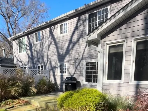 48 Riverdell Dr #48, Saunderstown, RI 02874