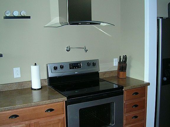 Stove with pot filler