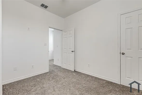 1835 W Poplar St — Photo 5