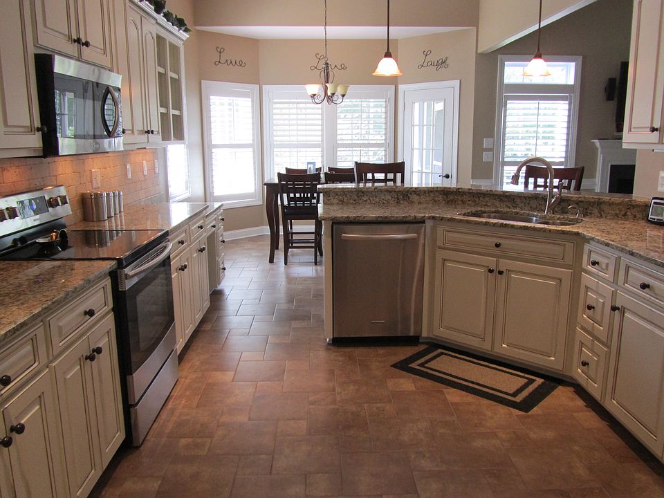 Kitchen/Breakfast Nook