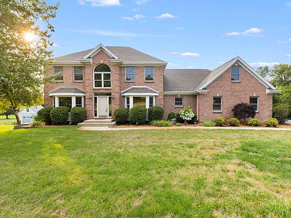 3rd image of 2364 Cairnwell Dr