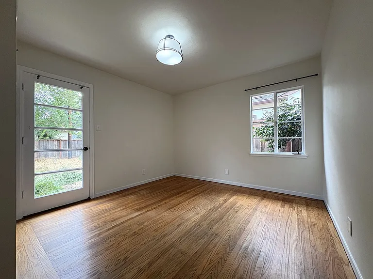 1023 Embarcadero Rd — Photo 17