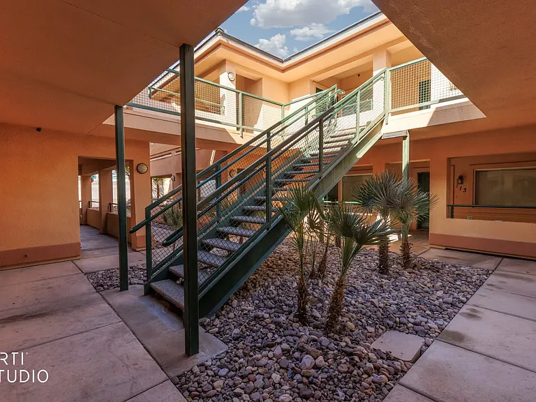400 Hillside Dr #716 — Photo 2