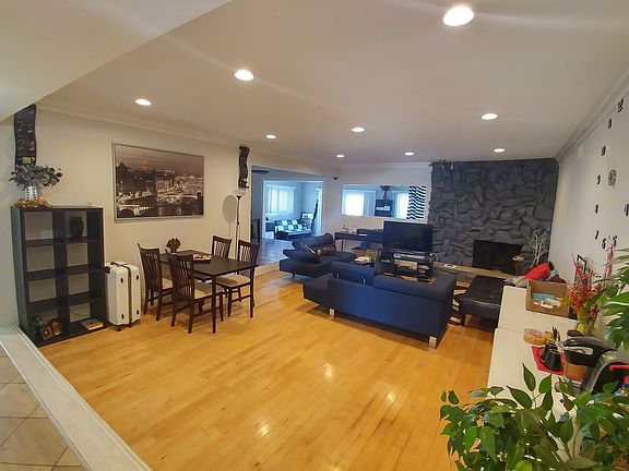 3rd image of 12319 Erwin St