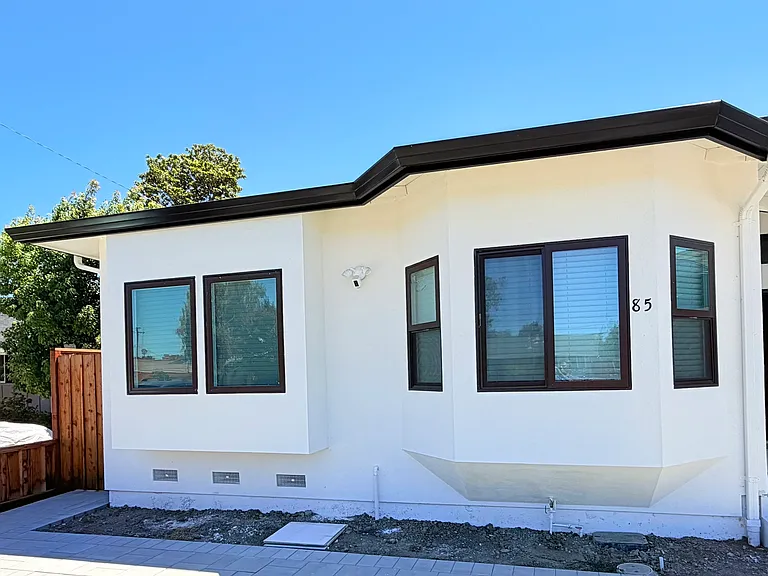 85 Cronin Dr — Photo 1