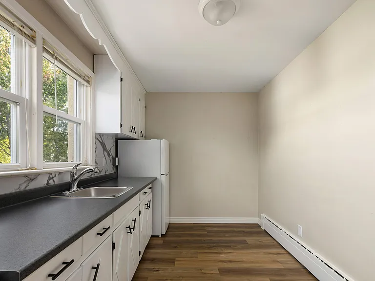 261 College St — Photo 31