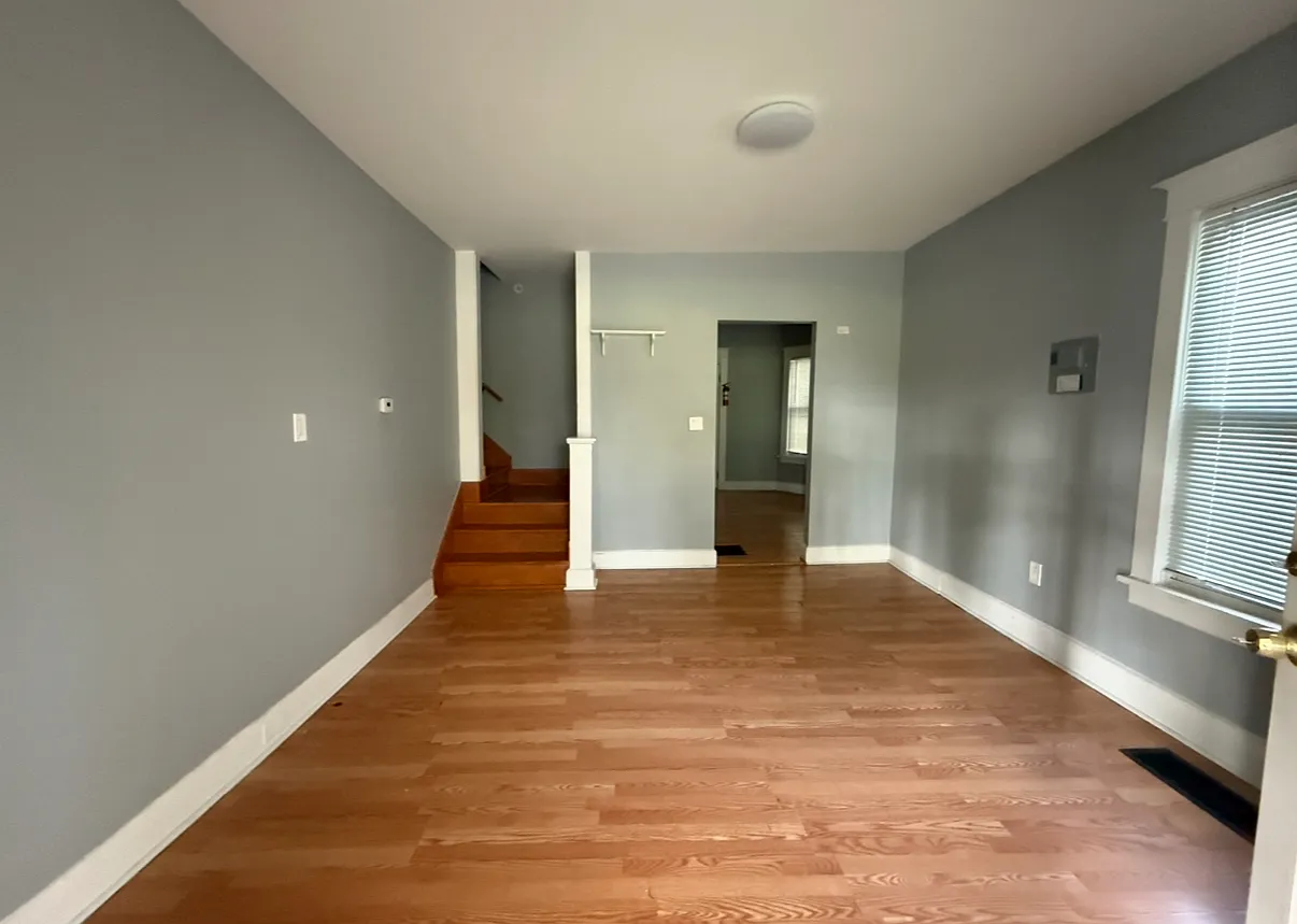 337 Riverside Dr — Photo 2