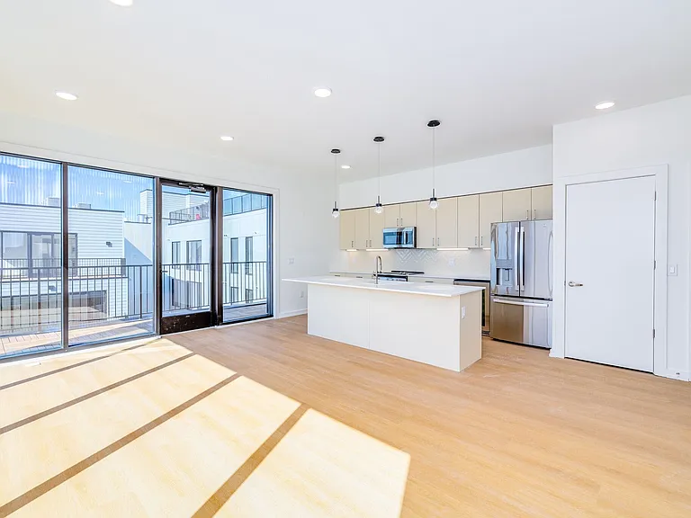 1833 N Hope St — Photo 17