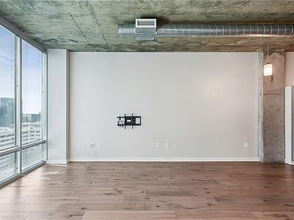 5th image of 923 Peachtree St NE Unit 1523