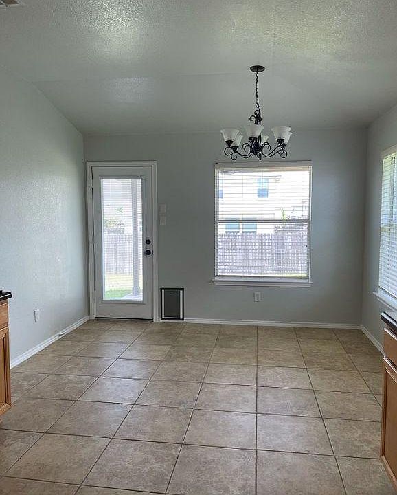 Breakfast/dining area