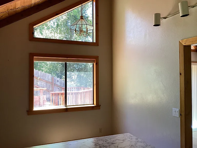 1920 Redwood Dr — Photo 17