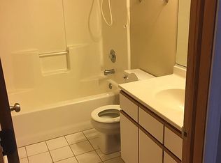 84 Tweed Rd, Fox Lake, IL 60020