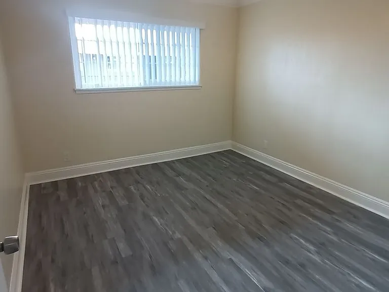 2501 Edison Ave #15 — Photo 24