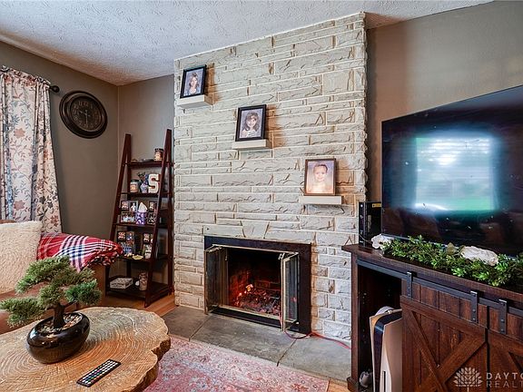 4th image of 3890 Mengel Dr