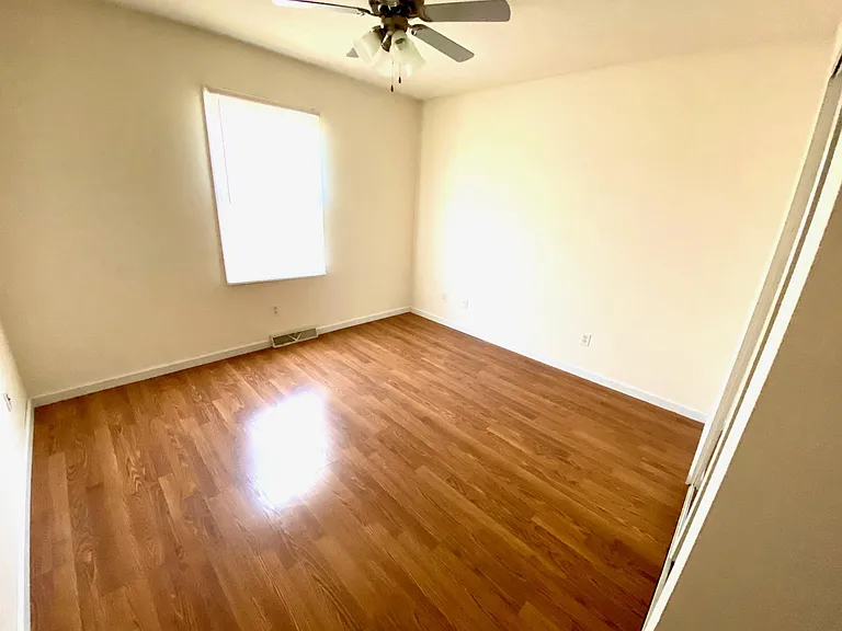 633 Oakbrook Ave — Photo 6