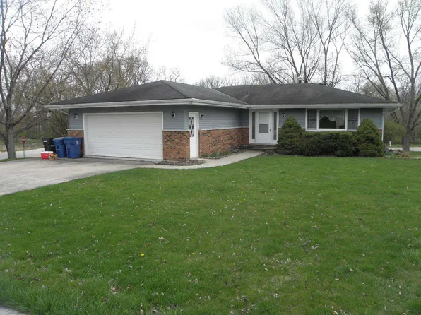 100 Woodland Rd, Morris, IL 60450