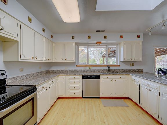 5th image of 30 Cottonwood Ln