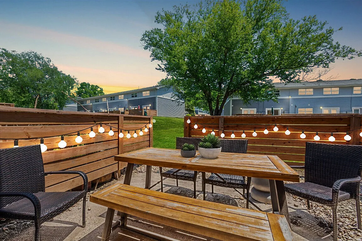South Square Townhomes — Photo 4