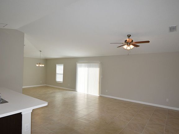 2nd image of 402 NW Kilpatrick Ave