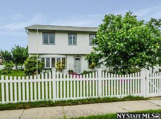 5 Meadow Ln, Levittown, NY 11756