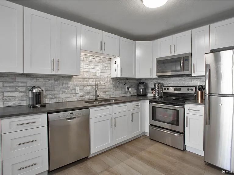 1370 S Idalia St #D — Photo 12