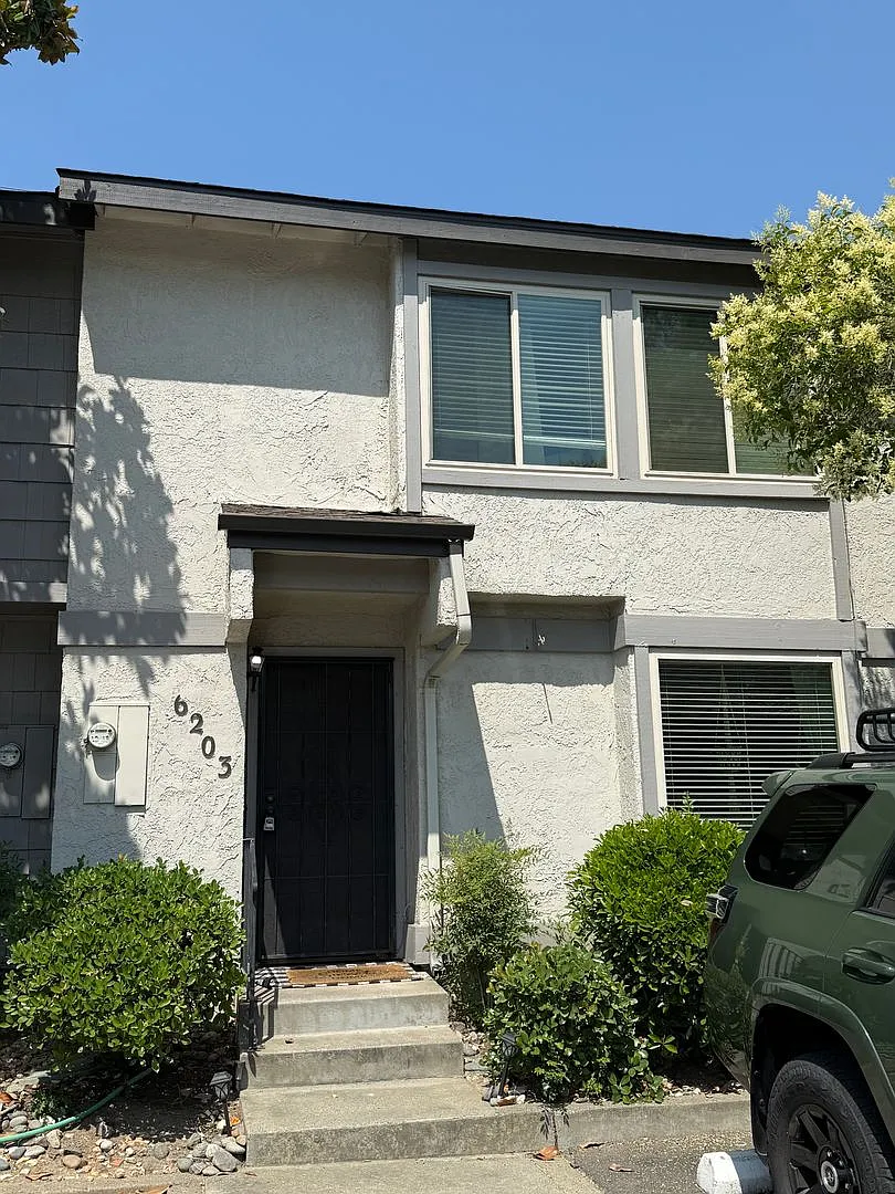 Nice Two Story Condo In Citrus Heights! — Photo 1