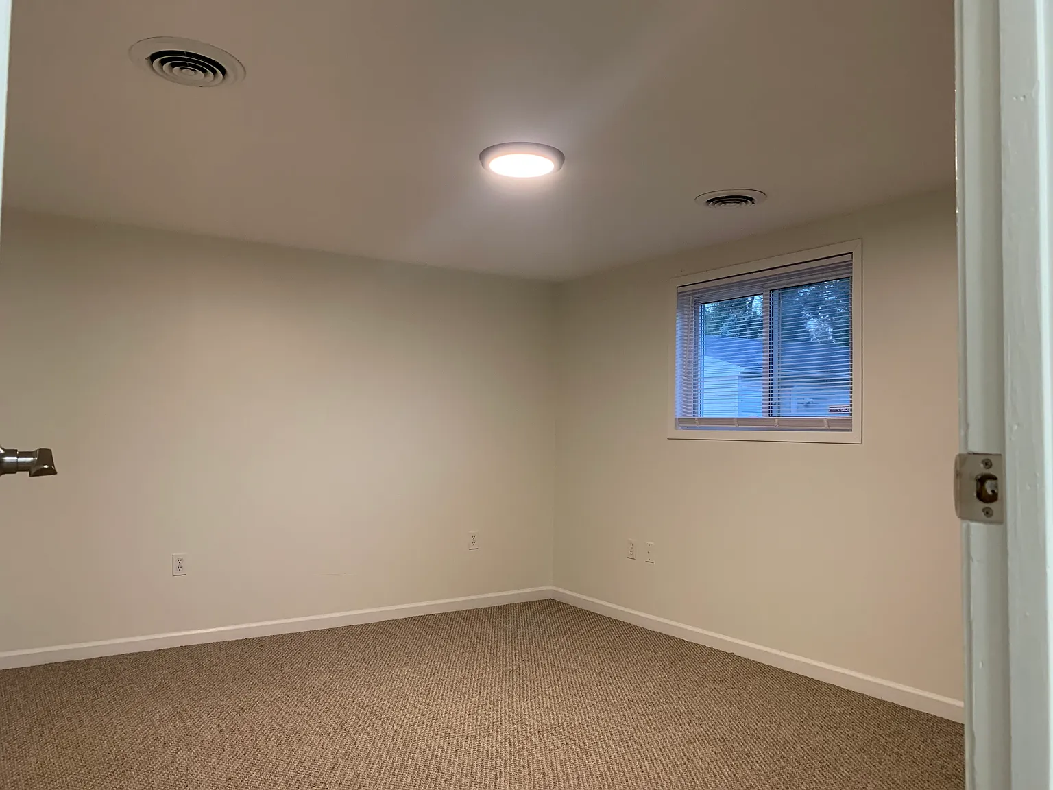 4 bed, 2112 sqft, $2,500 — Photo 4