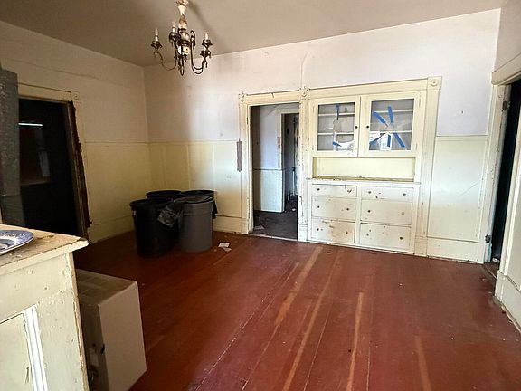 3rd image of 3136 E St