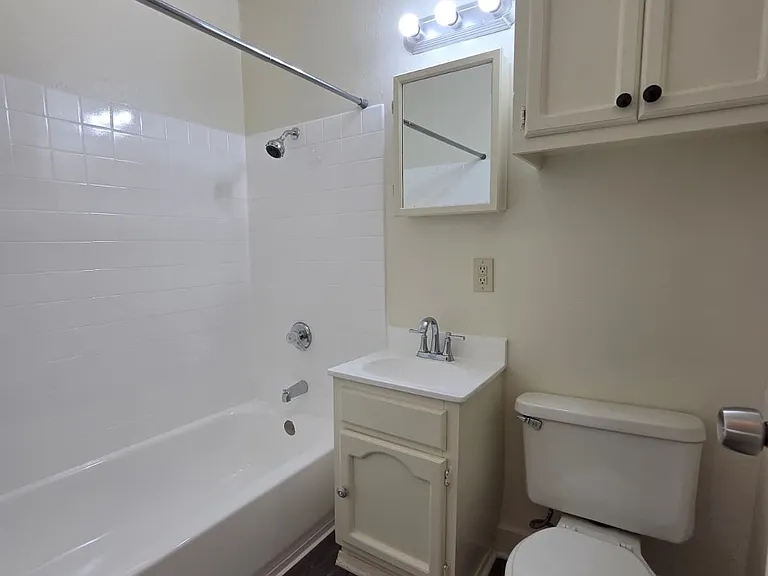 12003 Berendo Ave #5 — Photo 9