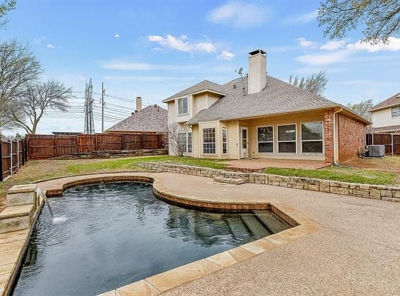 4th image of 2303 Sunny Point Ct