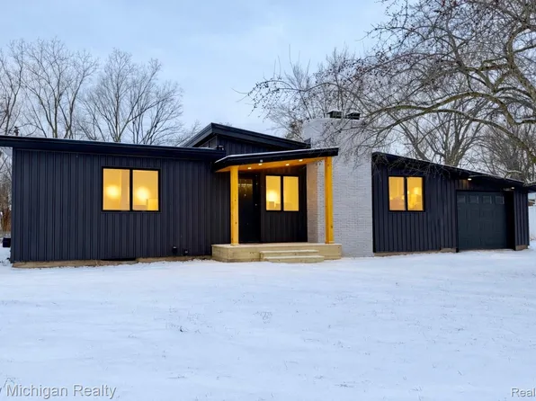 11413 Sunset Dr, Clio, MI 48420