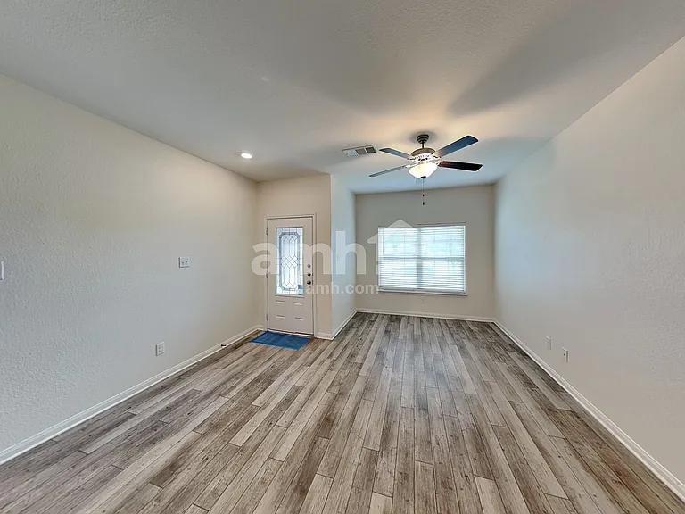 1126 Treeta Trl — Photo 7