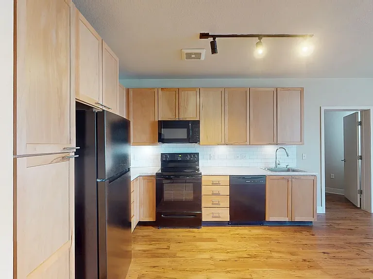 5190 Broadway — Photo 19